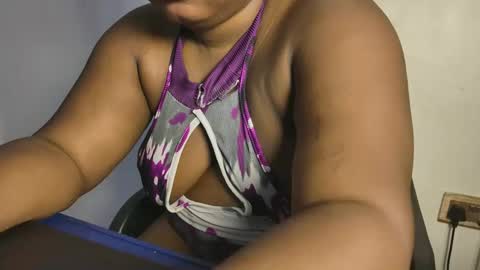 creamyposh1 online show from 12.16.25