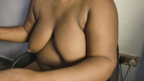 creamyposh1 online show from 12.23.25