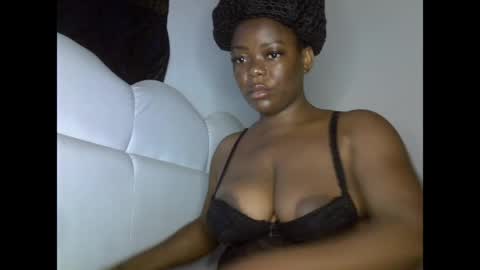 Snapshot of creamypussyxx chatting on 05.25.26 creamypussyxx online show from 05.25.26