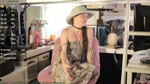 Snapshot of creature_marie chatting on 05.19.26 Creature Marie online show from 05.19.26