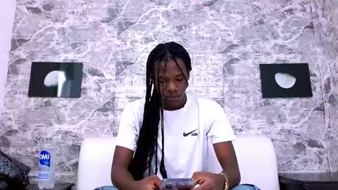 CriisBrown  online show from 11.20.25