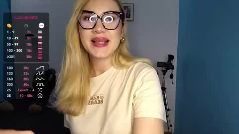 Snapshot of crimsoncurves66 chatting on 09.22.25 Indyra-Nyx and online show from 09.22.25