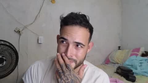 Snapshot of cris_simons chatting on 02.04.25 cris_simons online show from 02.04.25