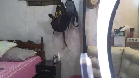 Snapshot of cris_simons chatting on 02.19.25 cris_simons online show from 02.19.25