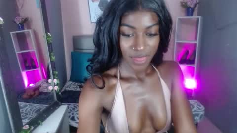 Snapshot of criselandreares chatting on 05.27.26 criselandreares online show from 05.27.26