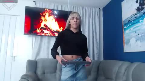 Snapshot of crisevanz18 chatting on 02.23.25 Cris Evanz online show from 02.23.25