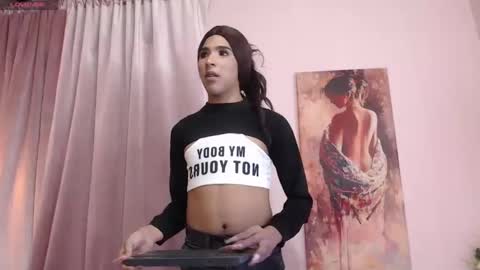 Snapshot of crisevanz18 chatting on 03.11.25 Cris Evanz online show from 03.11.25