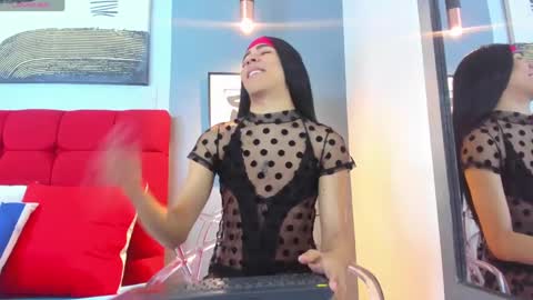 Snapshot of crisevanz18 chatting on 09.10.25 Cris Evanz online show from 09.10.25