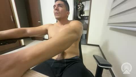 crispin_789 online show from 04.16.26