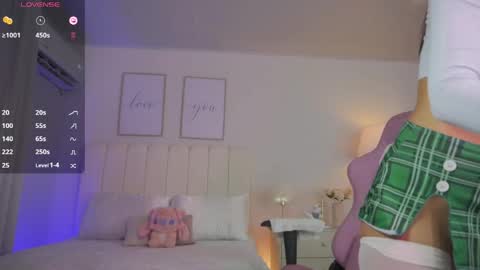 Snapshot of cristal_bunny chatting on 04.30.26 Cristal online show from 04.30.26