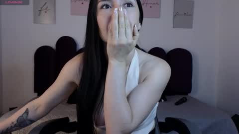  Alejandra from Wednesday to Saturday from 1000 pm to 400 am Colombian hour online show from 03.27.26