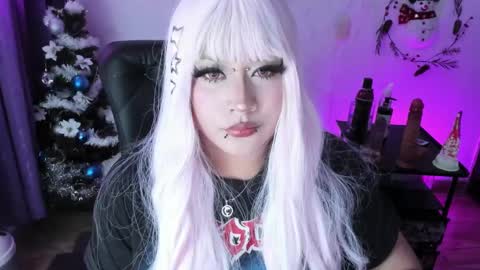 Snapshot of cristal_kosh chatting on 12.27.24 Cris online show from 12.27.24