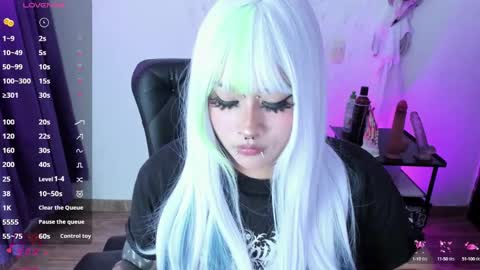 Snapshot of cristal_kosh chatting on 02.26.25 Cris online show from 02.26.25