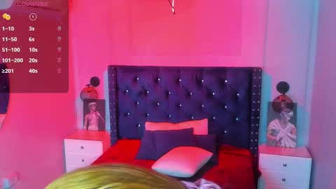 Snapshot of cristal_mason chatting on 12.04.24 Cristal online show from 12.04.24