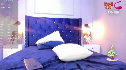 Snapshot of cristal_mason chatting on 12.11.24 Cristal online show from 12.11.24