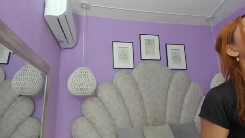 Snapshot of cristal_mason chatting on 12.23.24 Cristal online show from 12.23.24