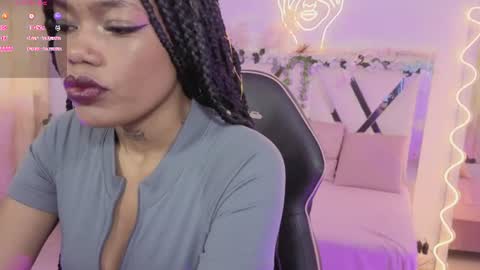 Snapshot of cristalbroke_tay chatting on 07.15.26 Crystalbroke online show from 07.15.26
