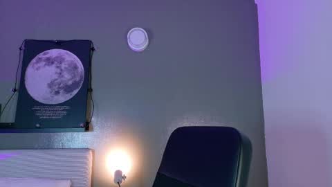 Nicole  Connection time 220pm-910pmCol online show from 09.19.25