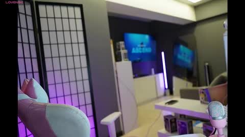 Laura online show from 11.22.25