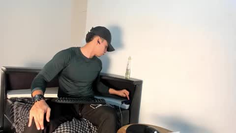Snapshot of cristhian_wolf1 chatting on 05.09.26 CRIS online show from 05.09.26