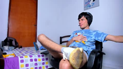 Snapshot of cristian_ortiz_1 chatting on 12.23.24 Cristian online show from 12.23.24
