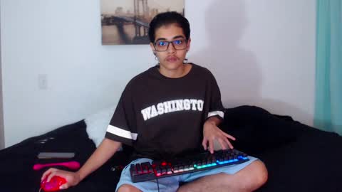 Snapshot of cristian_suarezz chatting on 12.22.24 online show from 12.22.24