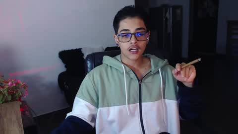 Snapshot of cristian_suarezz chatting on 01.03.25 online show from 01.03.25