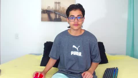 Snapshot of cristian_suarezz chatting on 02.01.25 online show from 02.01.25