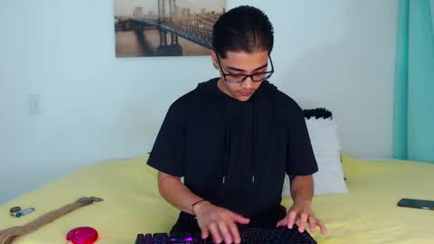 Snapshot of cristian_suarezz chatting on 02.22.25 online show from 02.22.25