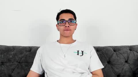 cristian_suarezz_ online show from 10.28.25