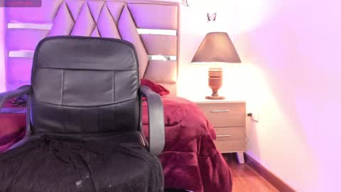 Cristina online show from 12.18.24