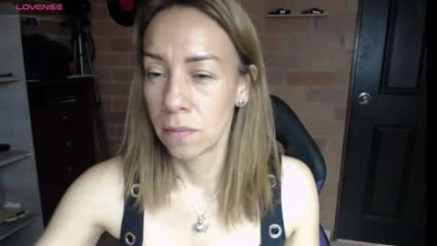 Snapshot of cristin_doll chatting on 05.06.26 cristina online show from 05.06.26