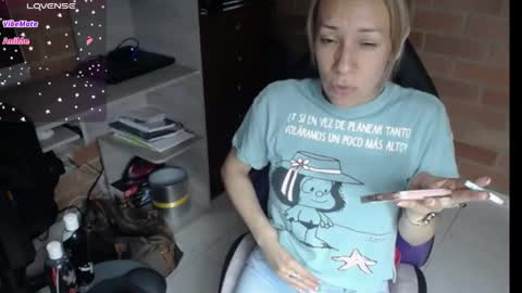 Snapshot of cristin_doll chatting on 06.01.26 cristina online show from 06.01.26