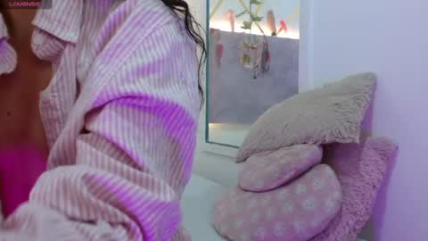 Snapshot of cristinnray chatting on 10.07.25 Cristin online show from 10.07.25