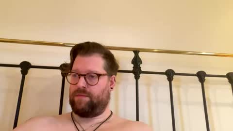 Snapshot of crouchendtiger chatting on 11.26.25 crouchendtiger online show from 11.26.25