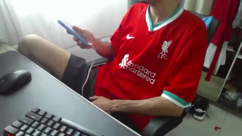 Snapshot of crudosoy chatting on 10.16.25 Carlo online show from 10.16.25