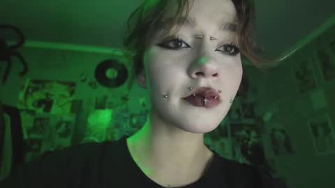 Snapshot of cruella_mira chatting on 11.10.25 cruella_mira online show from 11.10.25