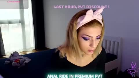 Crys online show from 12.22.25