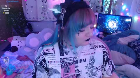 Snapshot of crystal_galaxy chatting on 01.27.25   online show from 01.27.25