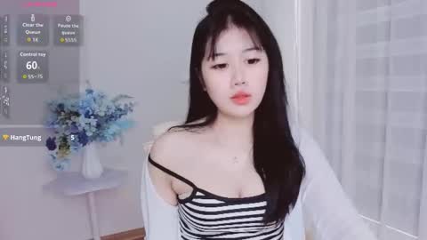 crystal_lea online show from 10.16.25