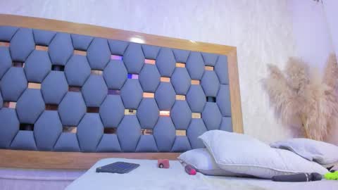 crystal_sm online show from 12.23.25