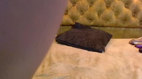 Crystal online show from 02.19.25