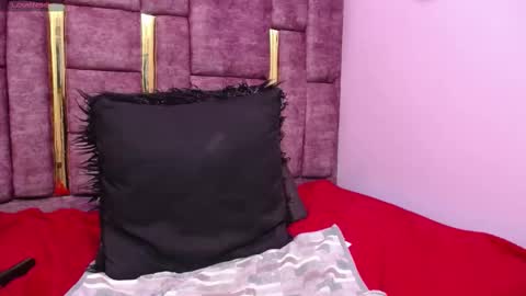 Snapshot of crystaltemptress chatting on 02.25.25 ASHLEY online show from 02.25.25