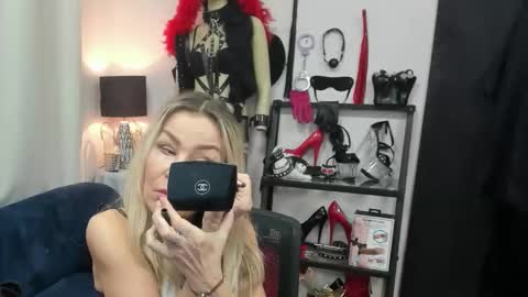 Snapshot of crystalxohotty chatting on 02.17.26 CrystalHotty online show from 02.17.26