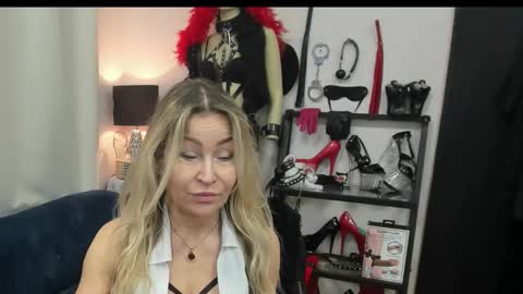 Snapshot of crystalxohotty chatting on 03.17.26 CrystalHotty online show from 03.17.26
