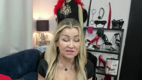 Snapshot of crystalxohotty chatting on 03.26.26 CrystalHotty online show from 03.26.26