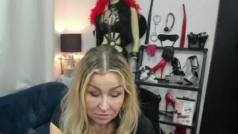Snapshot of crystalxohotty chatting on 03.27.26 CrystalHotty online show from 03.27.26