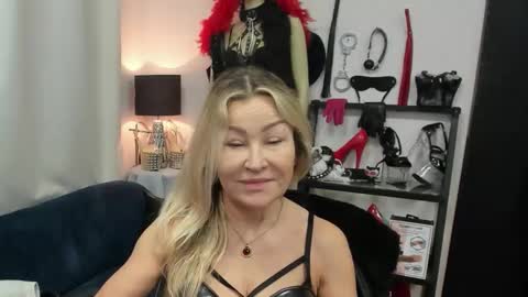 Snapshot of crystalxohotty chatting on 03.30.26 CrystalHotty online show from 03.30.26