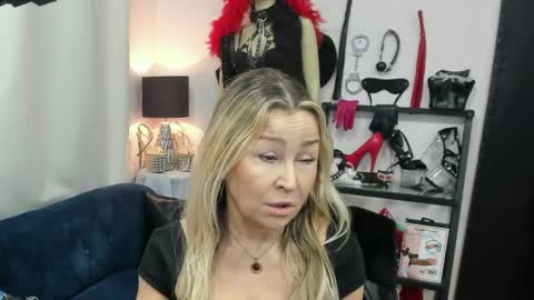 Snapshot of crystalxohotty chatting on 04.02.26 CrystalHotty online show from 04.02.26