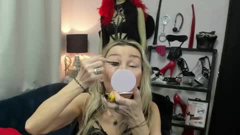Snapshot of crystalxohotty chatting on 04.16.26 CrystalHotty online show from 04.16.26